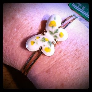 Vintage Avon ceramic butterfly / knot ring